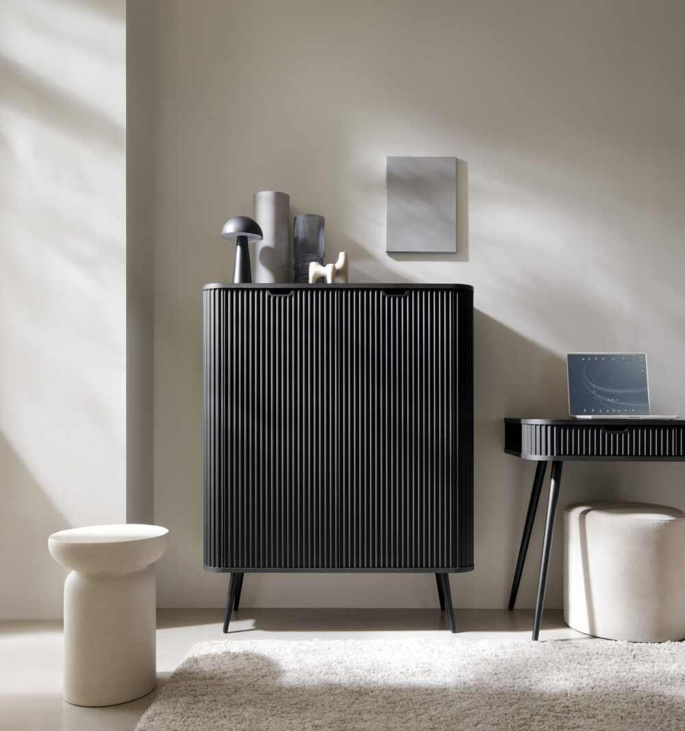 Kommode MORDEN K103 – Schwarz – Riffel-Fronten – Breite 103 cm, Höhe 129 cm, Tiefe 39 cm – Bild 6