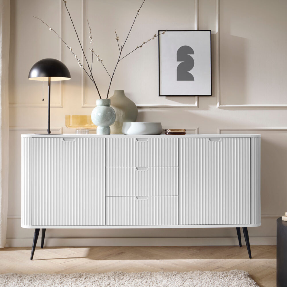 Kommode MORDEN KSZ168 – Weiß – Riffel-Fronten – 3 Schubladen – Breite 168 cm, Höhe 87 cm, Tiefe 39 cm – Bild 2