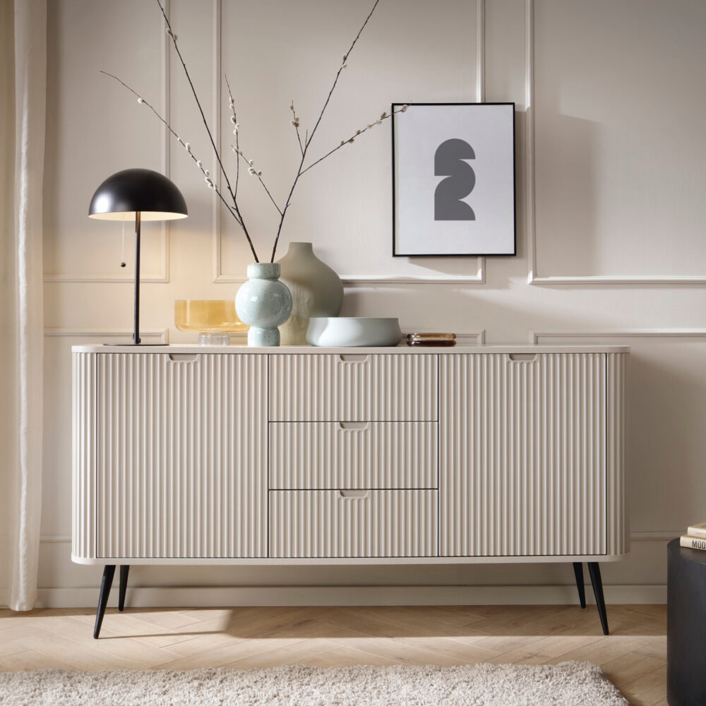 Kommode MORDEN KSZ168 – Kaschmir – Riffel-Fronten – 3 Schubladen – Breite 168 cm, Höhe 87 cm, Tiefe 39 cm – Bild 2