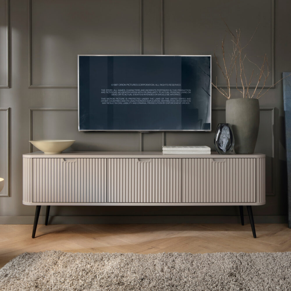 TV-Lowboard MORDEN – Kaschmir – Riffel-Fronten – Breite 168 cm, Höhe 56 cm, Tiefe 39 cm – Bild 2