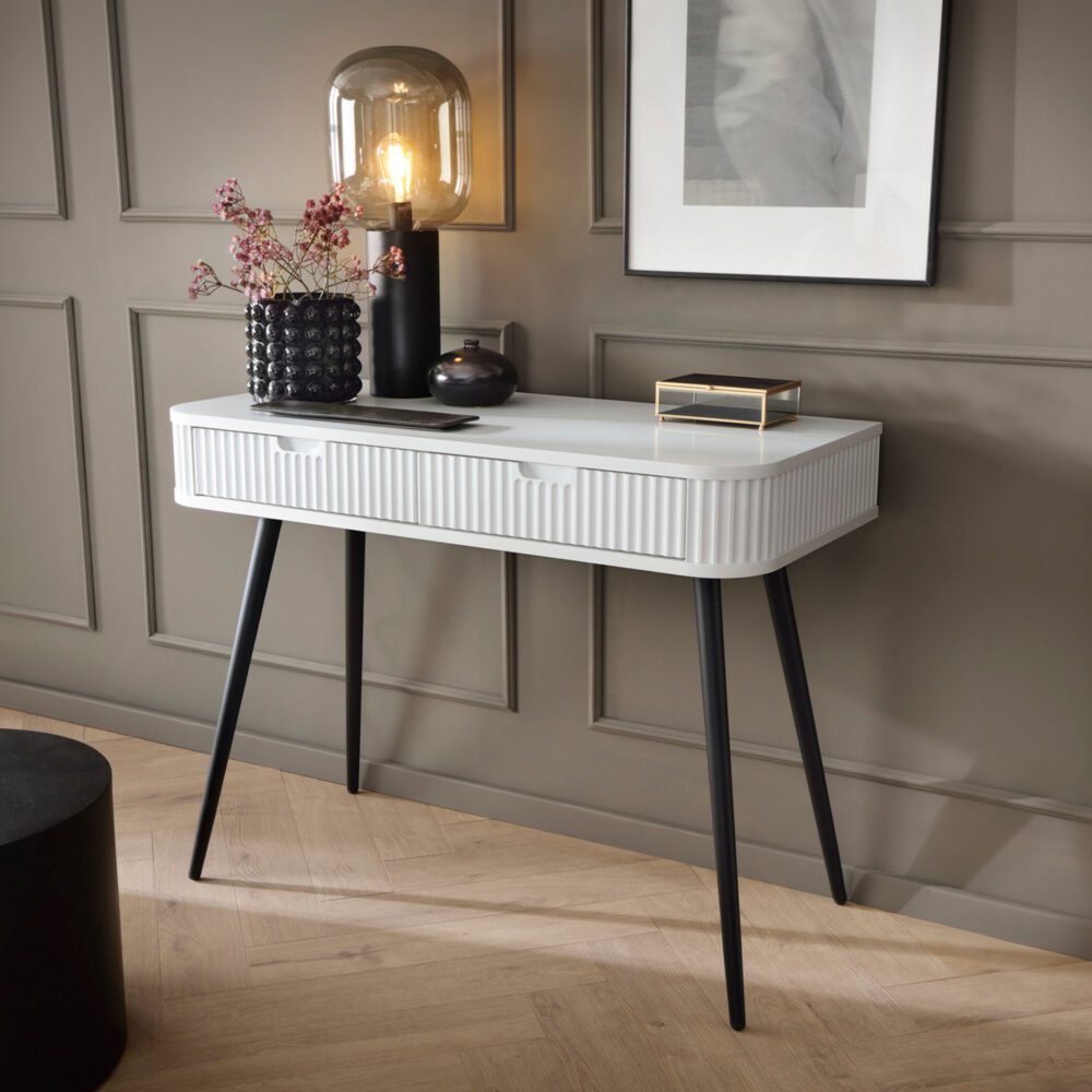 Schminktisch MORDEN – Weiß – Riffel-Fronten – 2 Schubladen – Breite 103 cm, Höhe 80 cm, Tiefe 49 cm – Bild 2