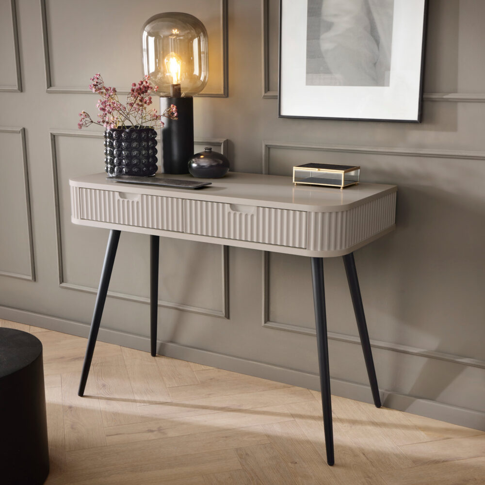 Schminktisch MORDEN – Kaschmir – Riffel-Fronten – 2 Schubladen – Breite 103 cm, Höhe 80 cm, Tiefe 49 cm – Bild 2