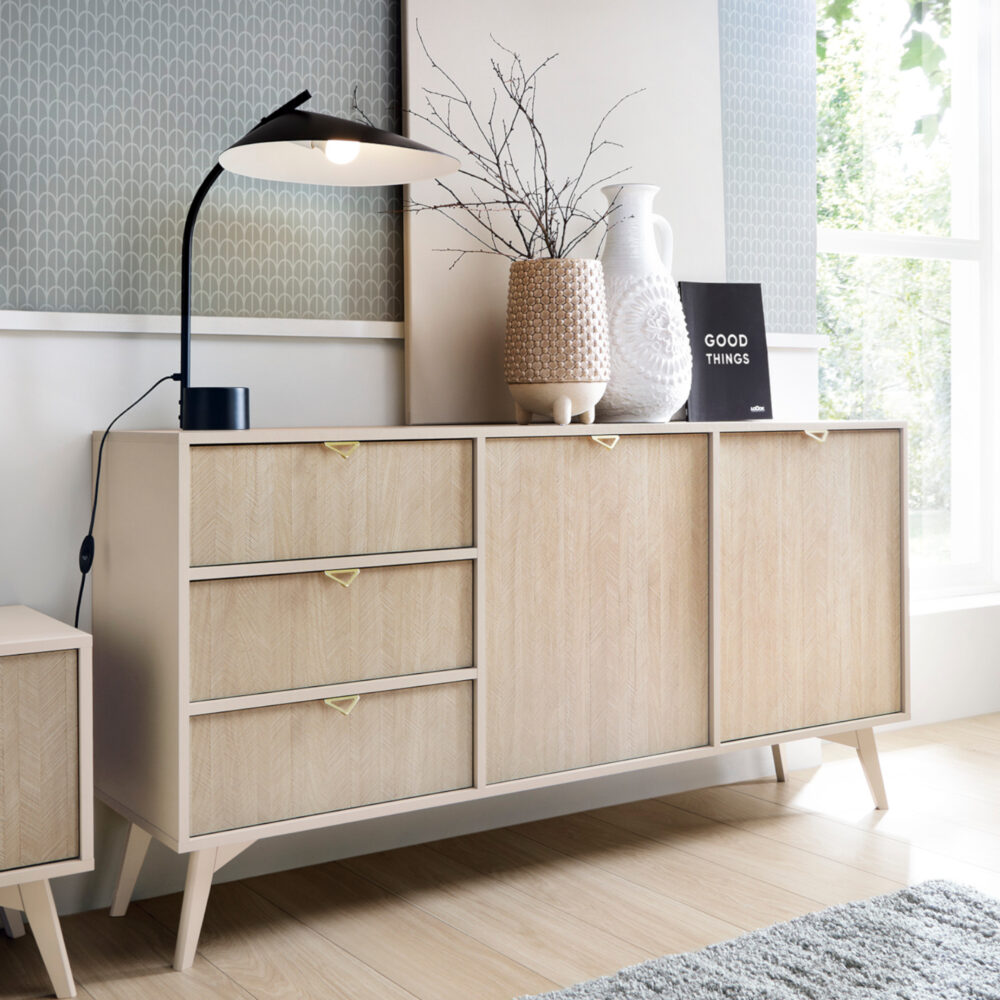 TV-Lowboard TOFINO - Eiche - Beige - Metallgriffe - Holzbeine - 3 Schubladen - Breite 158 cm, Höhe 80 cm, Tiefe 38 cm – Bild 2