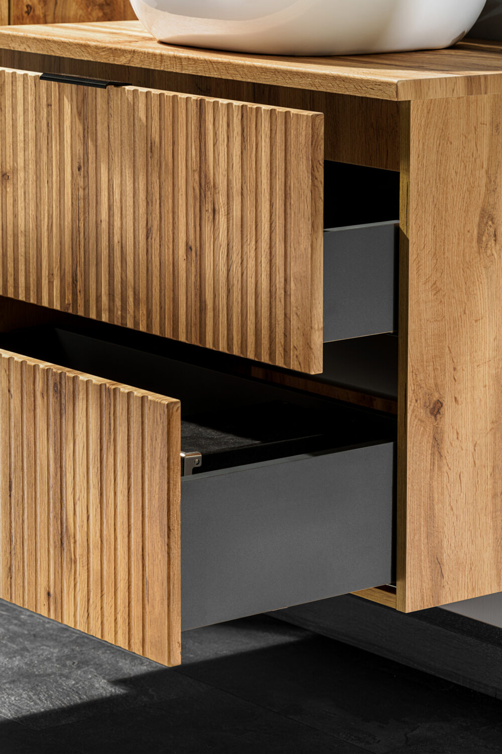 Hängeschrank mit Waschbecken und Arbeitsplatte ADEN – Wotan-Eiche – gefräste Fronten – 2 Schubladen – 80 x 75 x 46 cm – Bild 5