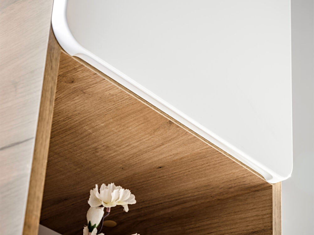 Hoher Badezimmer-Hängeschrank ARVIDA – Eiche – weiße Front – 2 Türen – abgerundete Ecken – 35 x 170 x 35 cm – Bild 8