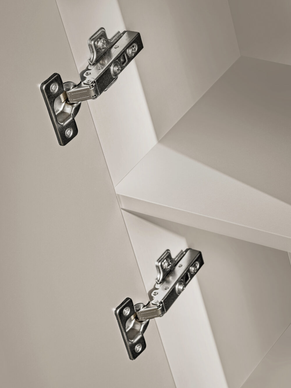 Hoher Badezimmer-Hängeschrank ADEN – Kaschmir – gefräste Fronten – 35 x 140 x 25 cm – Bild 7