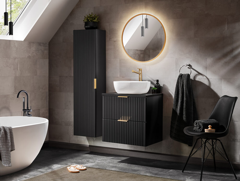 Hoher Badezimmer-Hängeschrank ADEN – Schwarz – gefräste Fronten – 35 x 140 x 25 cm – Bild 4