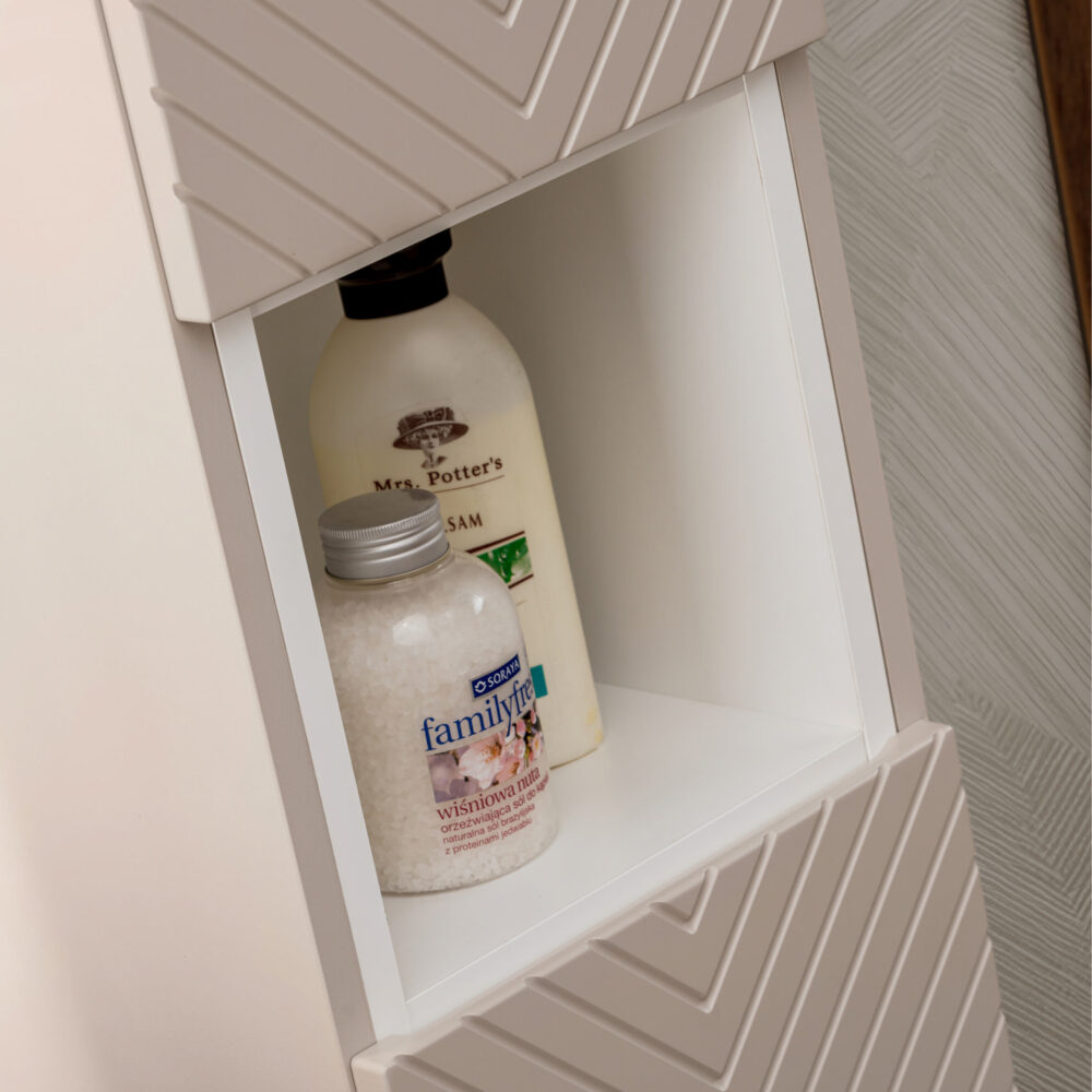 Hoher Badezimmer-Hängeschrank NALVIK – Kaschmir – 2 Türen – gefräste Fronten – 30 x 140 x 25 cm – Bild 8