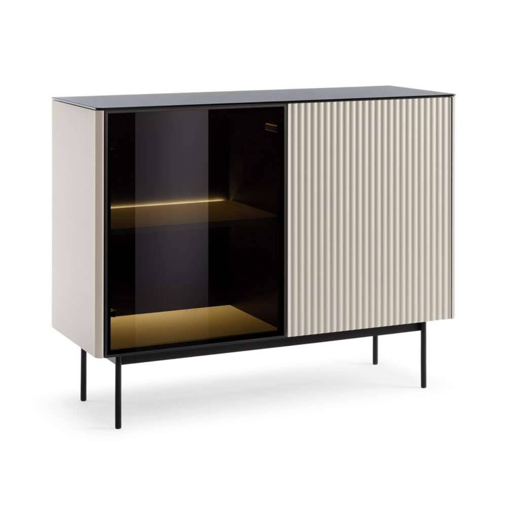 XMEBSKRKOMPI05301103_00.jpg Kommode Olden – Kaschmir – mit Glastüren – 107 x 84 x 39 cm – Bild 1