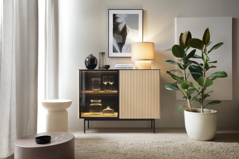Kommode Olden – Vicenza-Eiche – mit Glastüren – 107 x 84 x 39 cm – Bild 5
