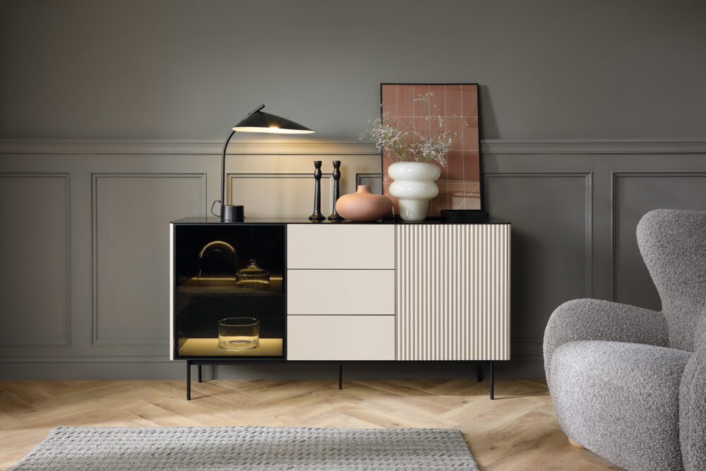 Kommode Olden – Kaschmir – mit Glastüren und 3 Schubladen – 157 x 84 x 39 cm – Bild 6
