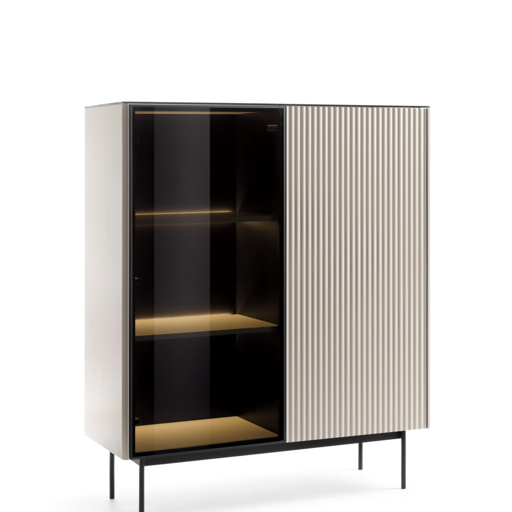 Vitrine Olden – Kaschmir – mit gefrästen Fronten – 107 x 126 x 39 cm