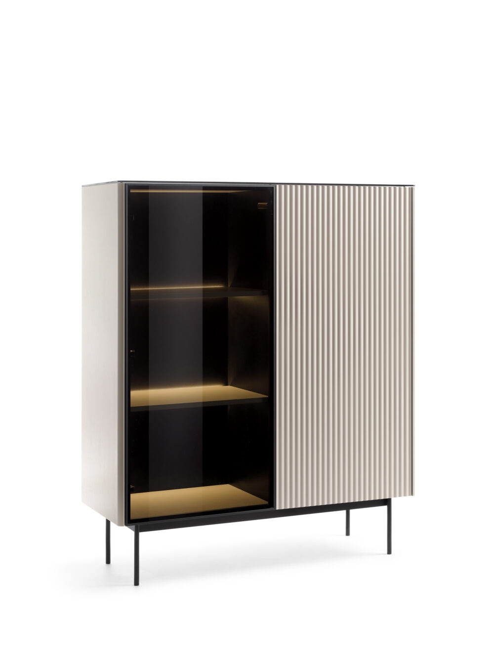 Vitrine Olden – Kaschmir – mit gefrästen Fronten – 107 x 126 x 39 cm – Bild 1