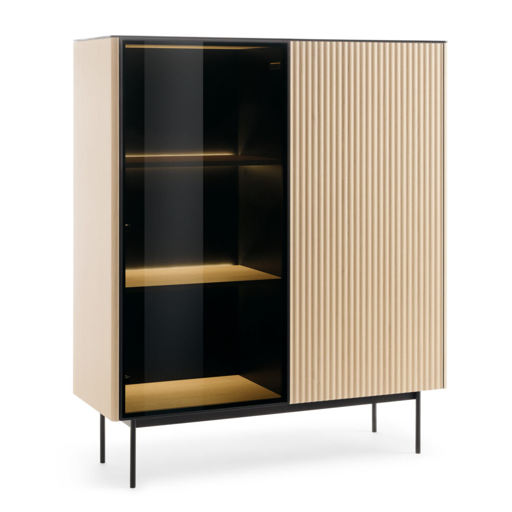 XMEBSKRWITPI00901203_00.jpg Vitrine Olden – Vicenza-Eiche – mit gefrästen Fronten – 107 x 126 x 39 cm – Bild 1