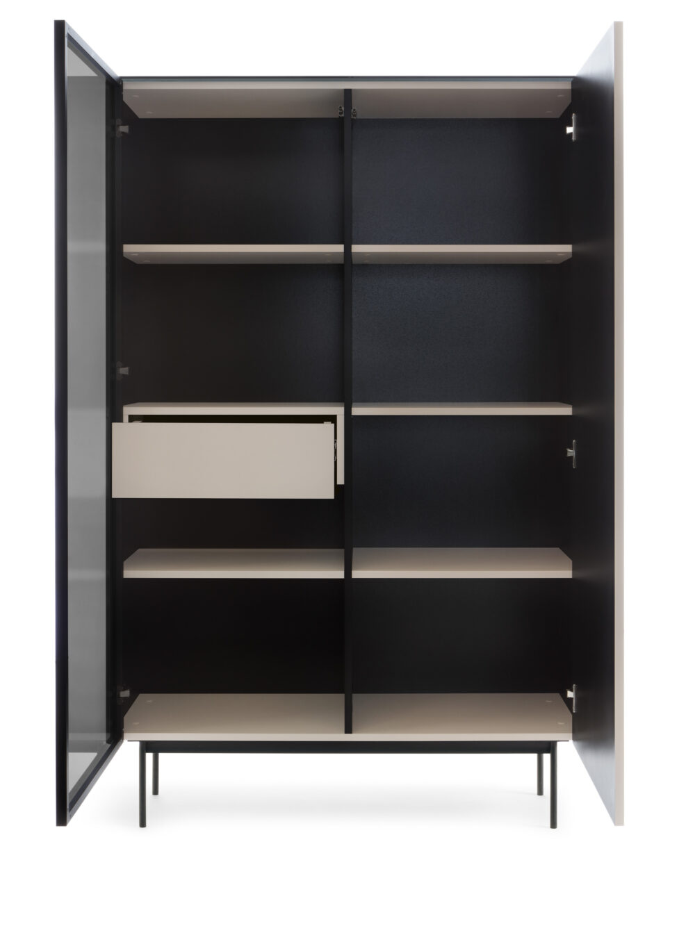 Vitrine Olden – Kaschmir – mit gefrästen Fronten und Schublade – 107 x 163 x 39 cm – Bild 4
