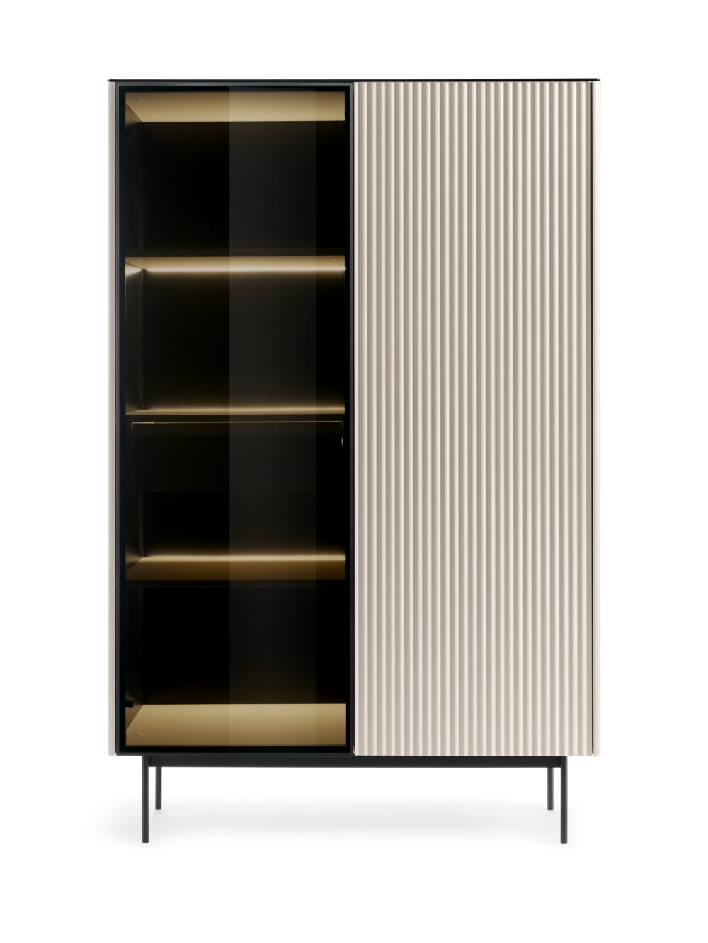 Vitrine Olden – Kaschmir – mit gefrästen Fronten und Schublade – 107 x 163 x 39 cm – Bild 7