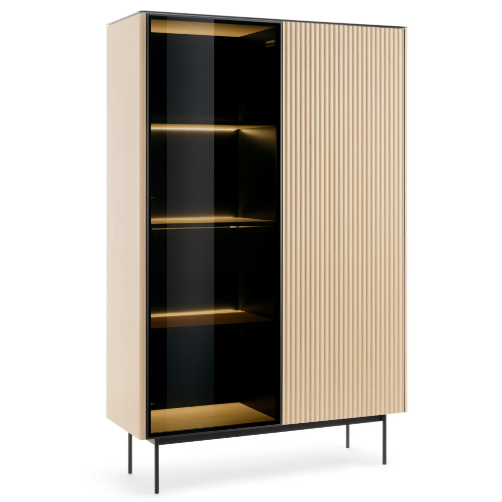 Vitrine Olden – Vicenza-Eiche – mit gefrästen Fronten und Schublade – 107 x 163 x 39 cm – Bild 1